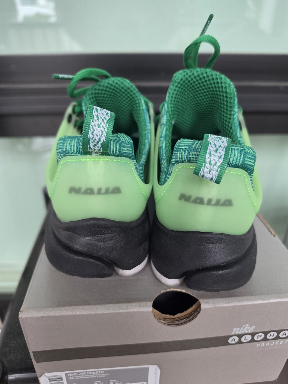 Nike Presto Green Geometric Athletic Sneakers - Picture 3 of 6
